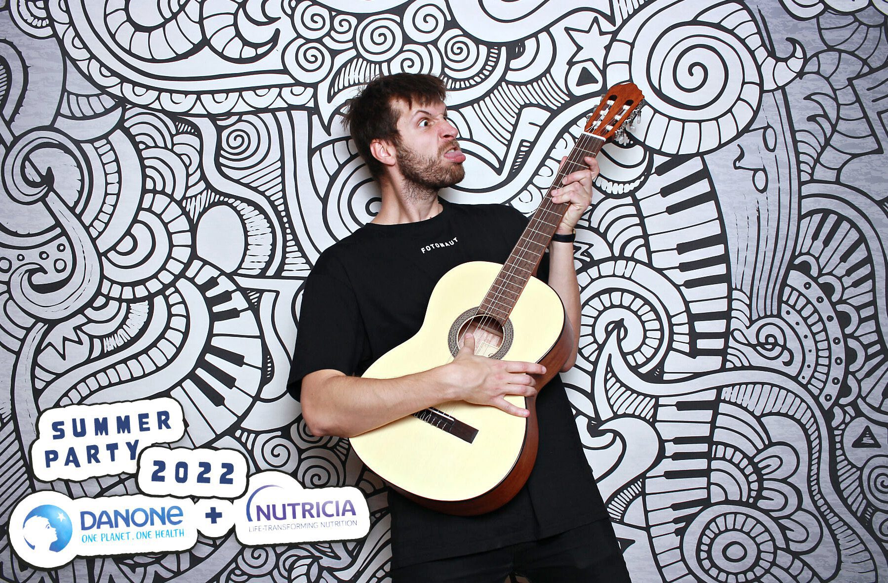 fotokoutek-firemni-vecirek-praha-danone-nutricia-summer-party-26-5-2022-771114