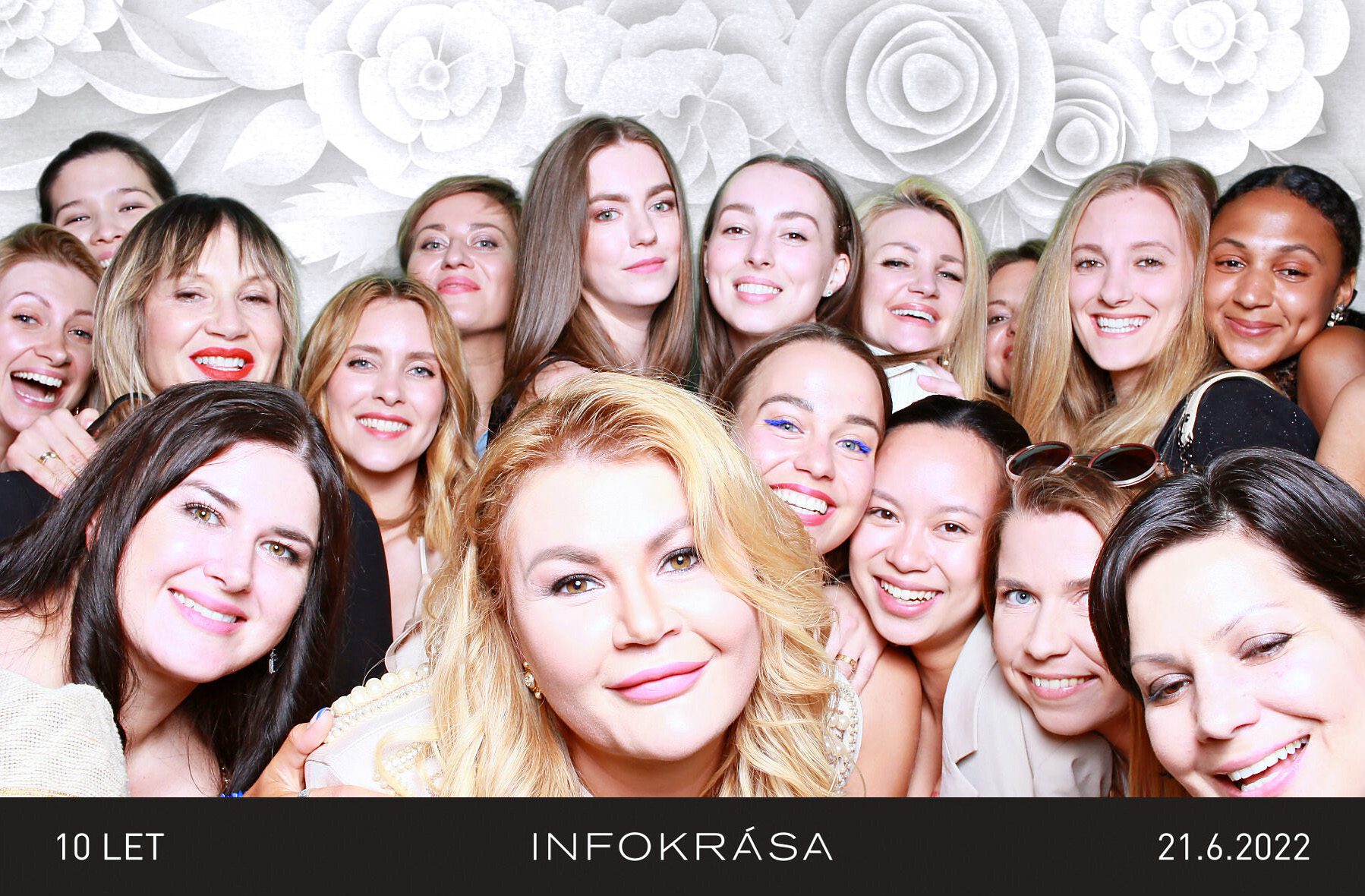 fotokoutek-oslava-praha-infokrasa-10-let-21-6-2022-782018