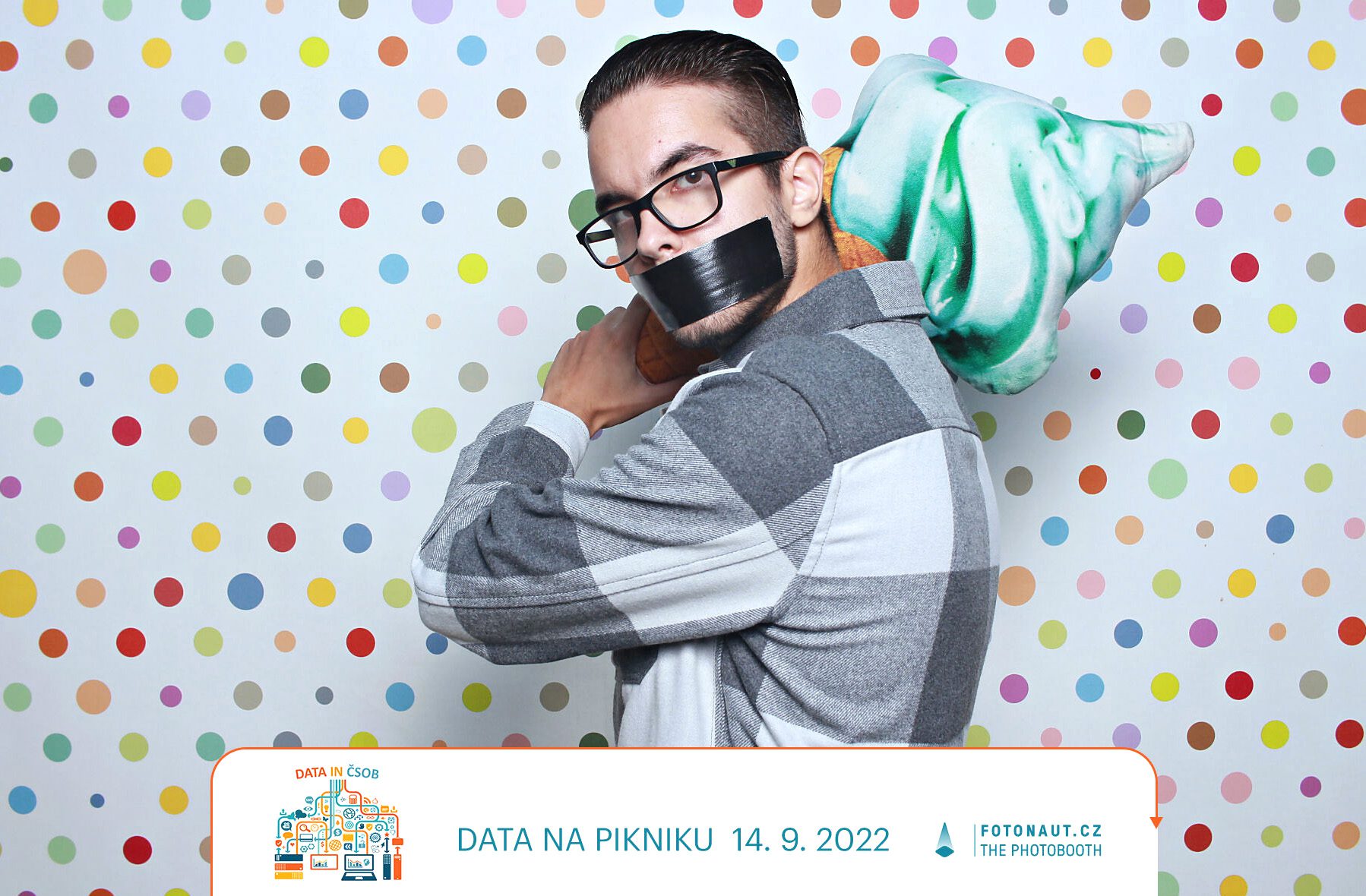 fotokoutek-firemni-vecirek-praha-csob-data-na-pikniku-14-9-2022-794942
