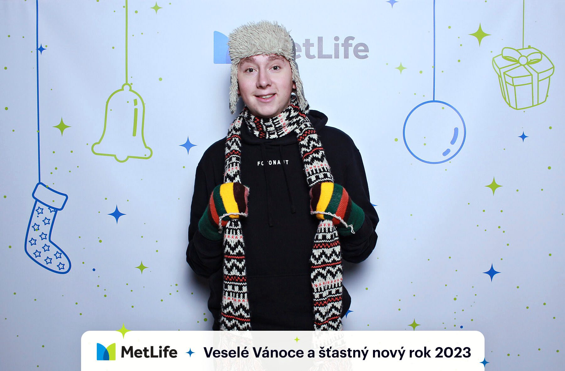 fotokoutek-firemni-vecirek-vanocni-vecirek-metlife-vesele-vanoce-1-12-2022-809420