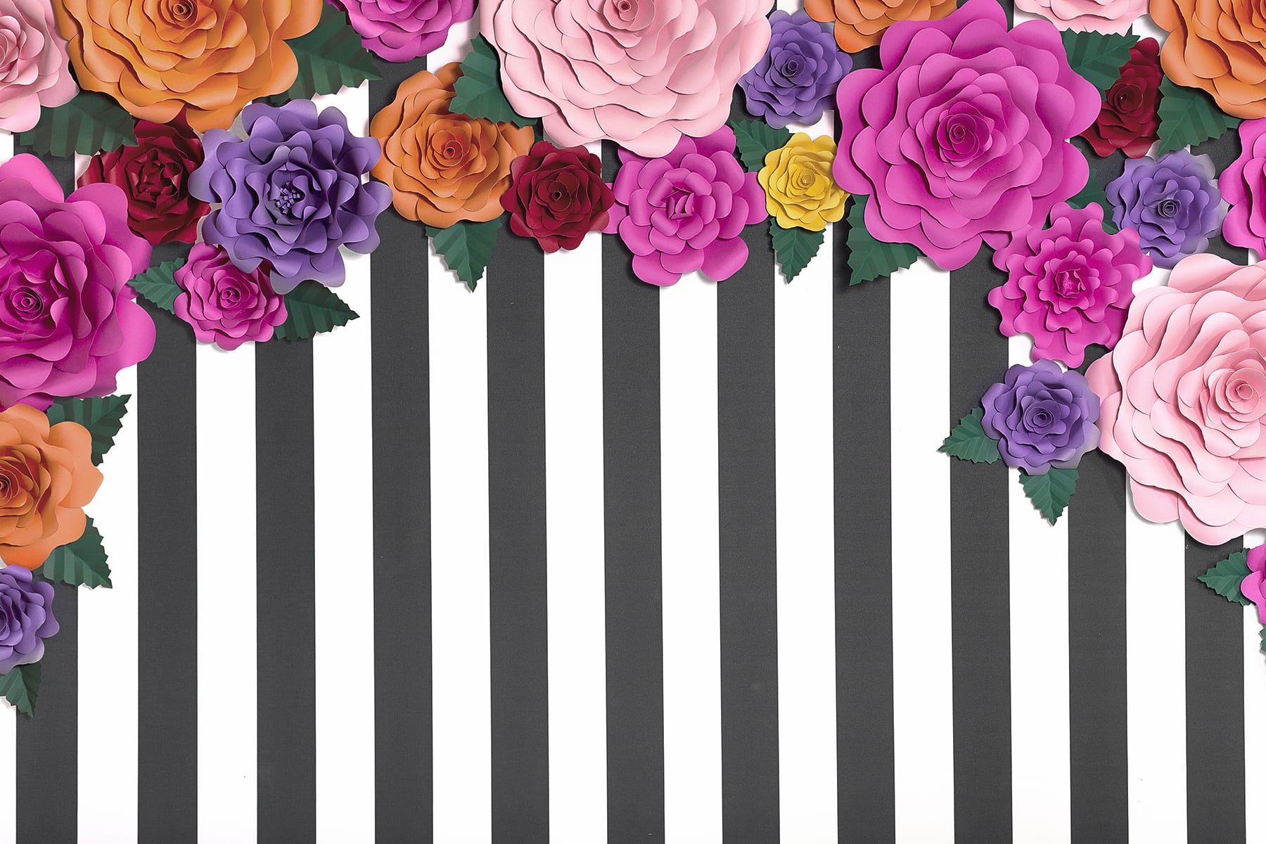 Pruhy s barevnými papírovými květy